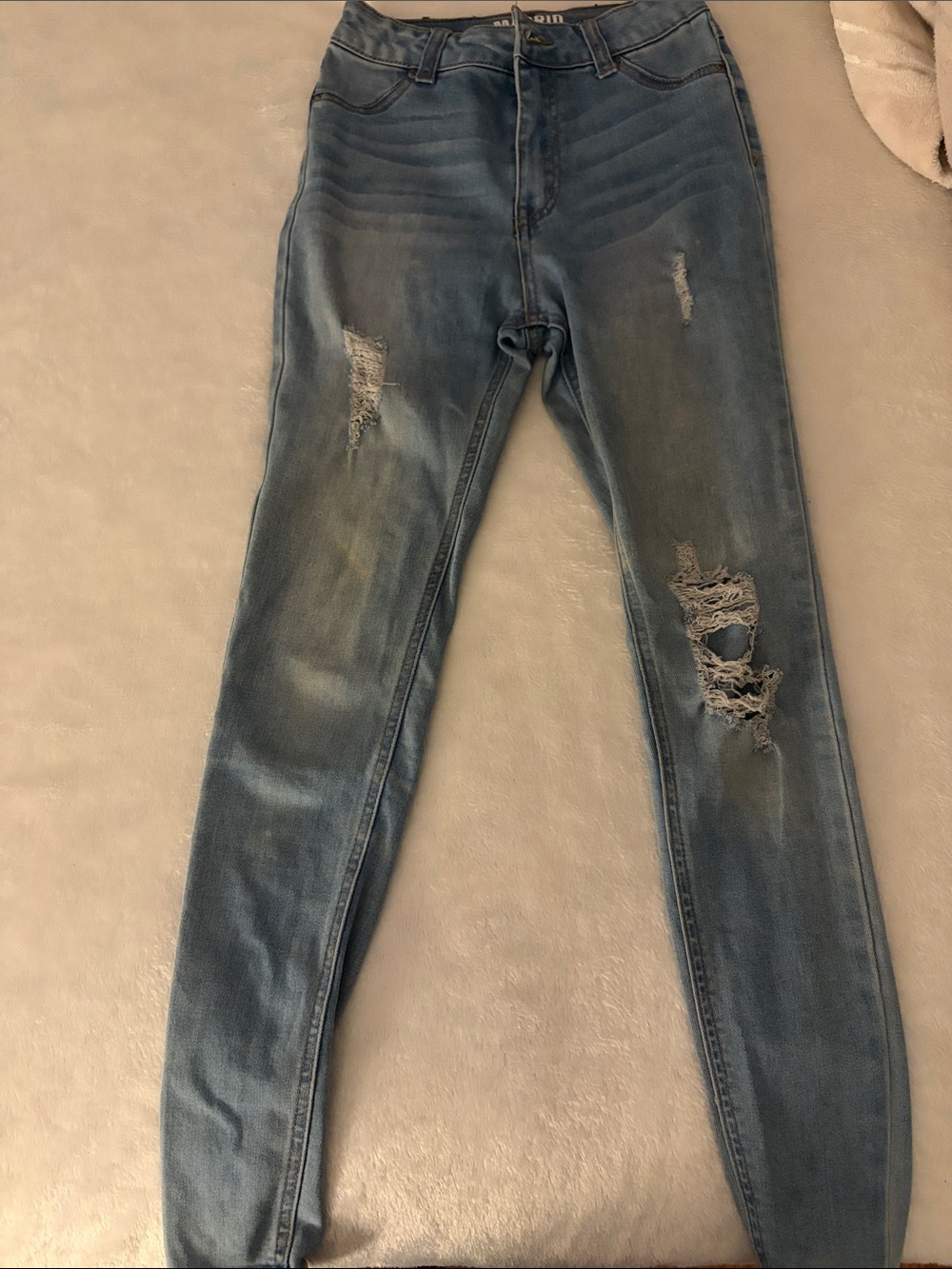 Women's Skinny Distressed Jeans in Light Blue Wash